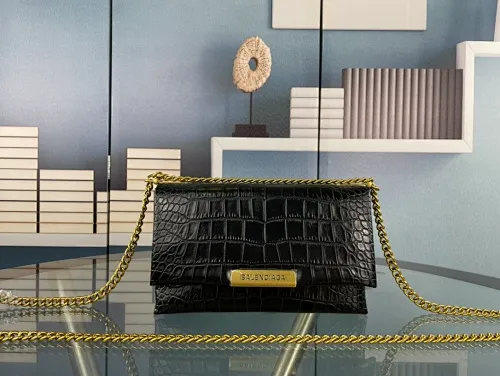 All Categories Official Website "Brand Women's Bags" Women's Bags 💙 BALENCIAGA 2023 latest Balenciaga crocodile pattern crossbody bag