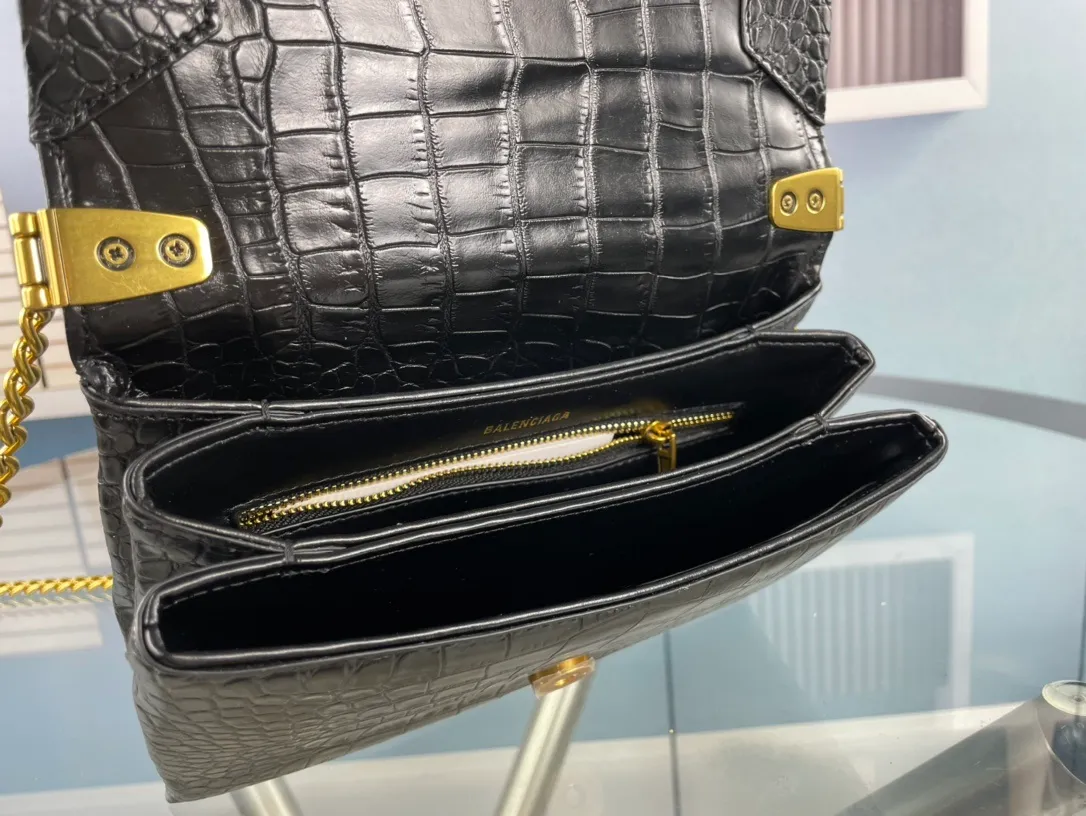 All Categories Official Website "Brand Women's Bags" Women's Bags 💙 BALENCIAGA 2023 latest Balenciaga crocodile pattern crossbody bag
