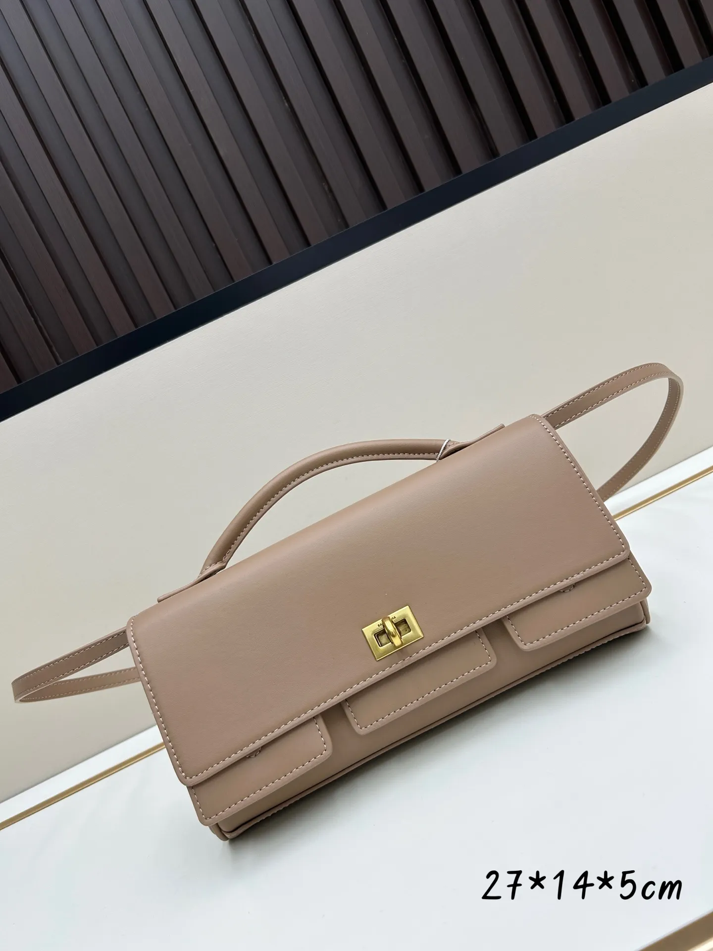 All categories Balenciaga Women's Bags (Balenciaga) Balenciaga 8896