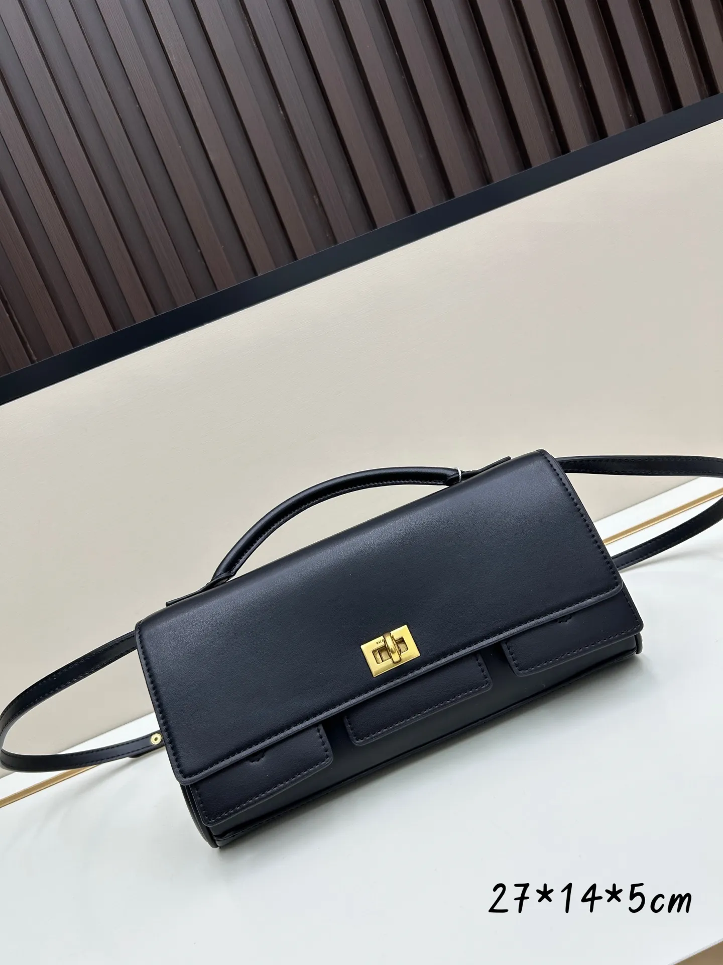 All categories Balenciaga Women's Bags (Balenciaga) Balenciaga 8896