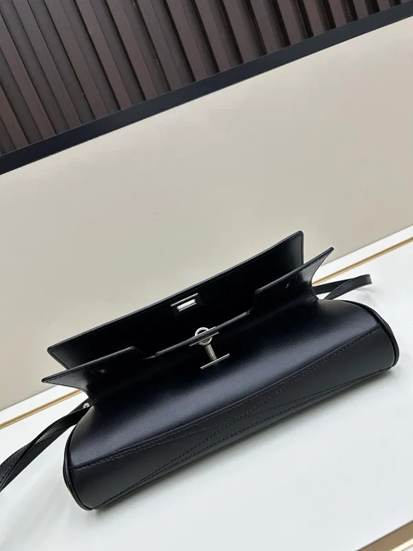 All categories Balenciaga Women's Bags (Balenciaga) Balenciaga 8896