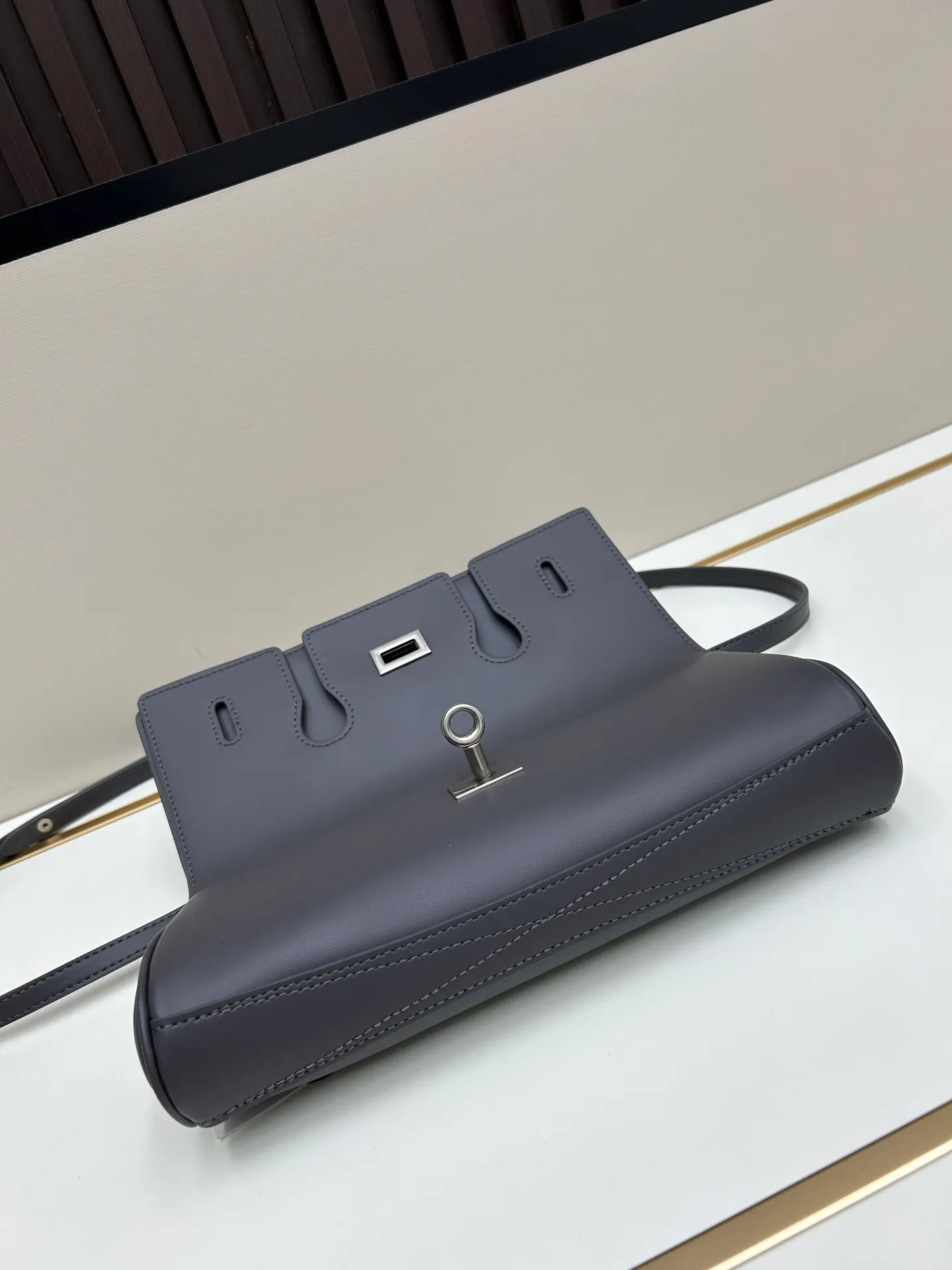 All categories Balenciaga Women's Bags (Balenciaga) Balenciaga 8896