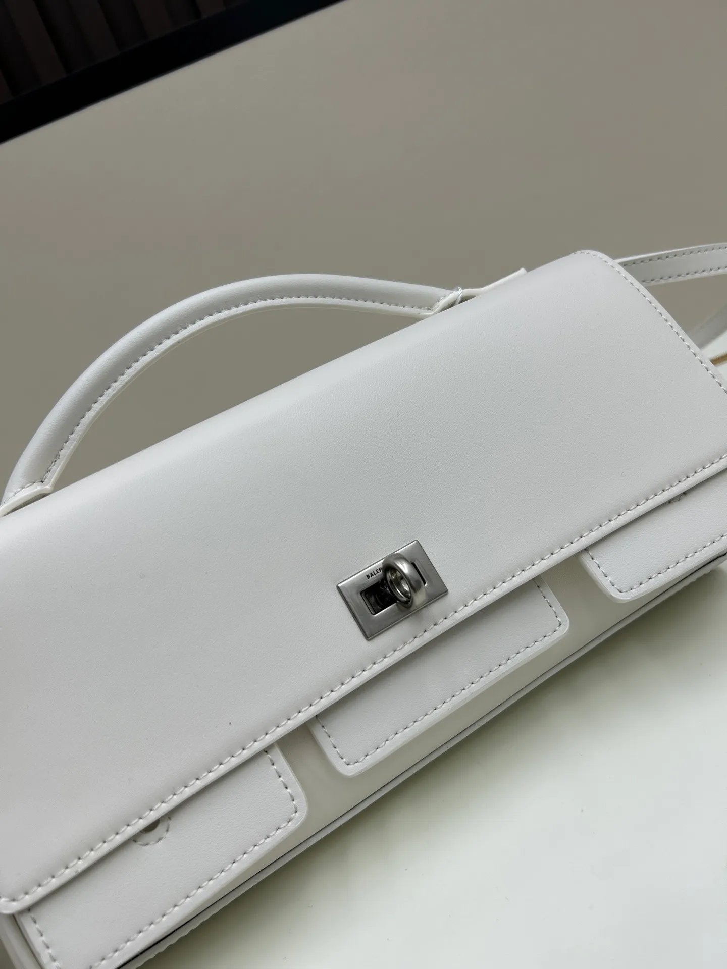 All categories Balenciaga Women's Bags (Balenciaga) Balenciaga 8896