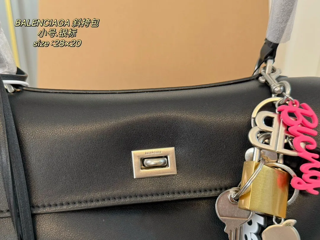 All Categories Official Website "Brand Women's Bags" Women's Bags 💙 BALENCIAGA 2024 Official Website New Balenciaga Crossbody Bag