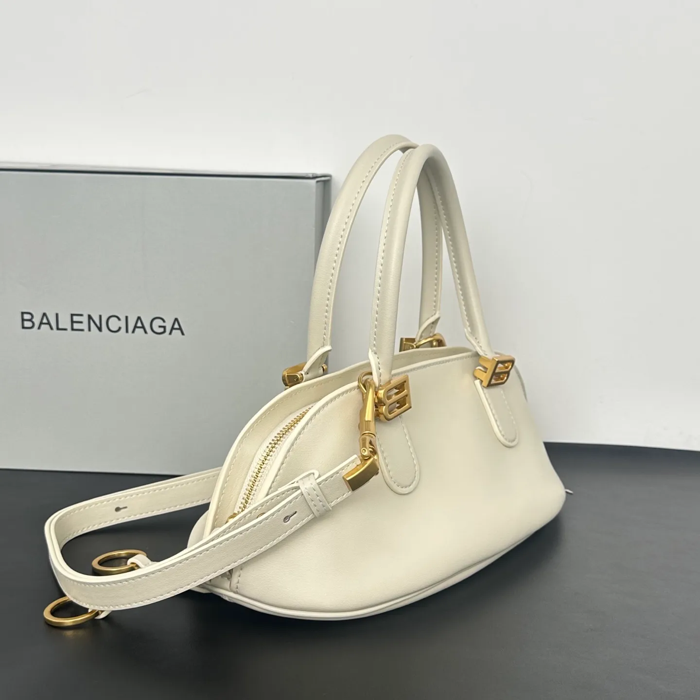 All categories Balenciaga Women's Bags (Balenciaga) Balenciaga 8812 small size