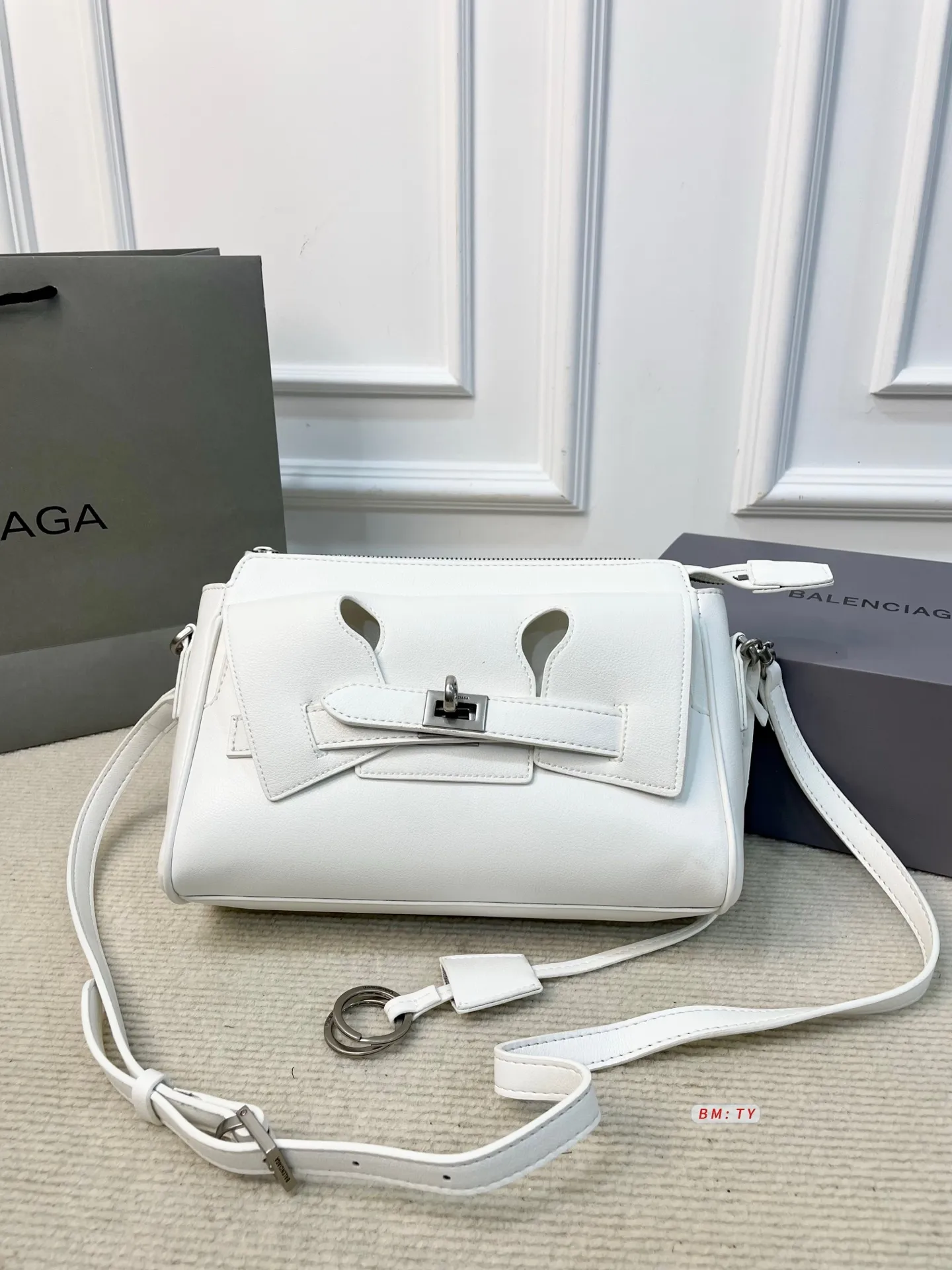 All Categories Official Website "Brand Women's Bags" Women's Bags 💙 BALENCIAGA 2025 New Balenciaga Crossbody Bag