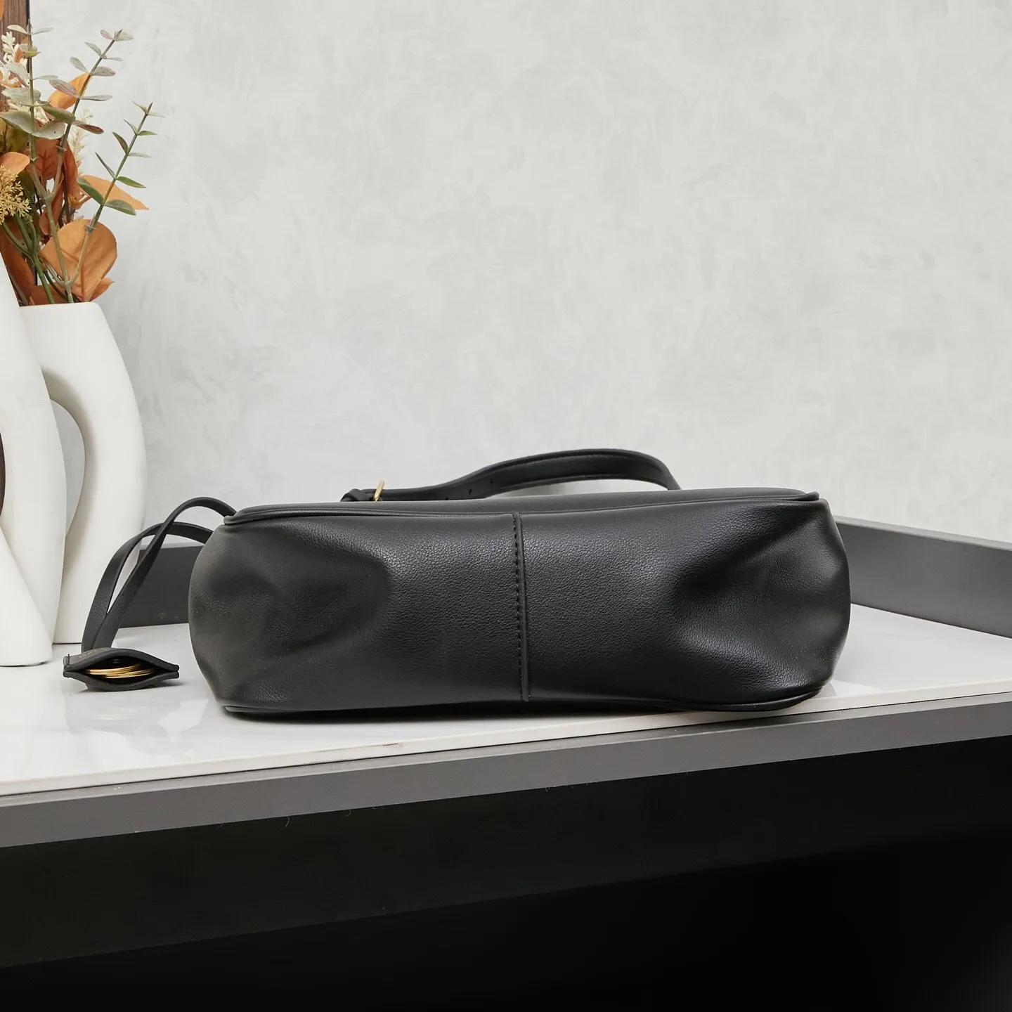 All Categories Official Website "Brand Women's Bags" Women's Bags 💙 BALENCIAGA 2025 Official Website New Balenciaga Crossbody Bag