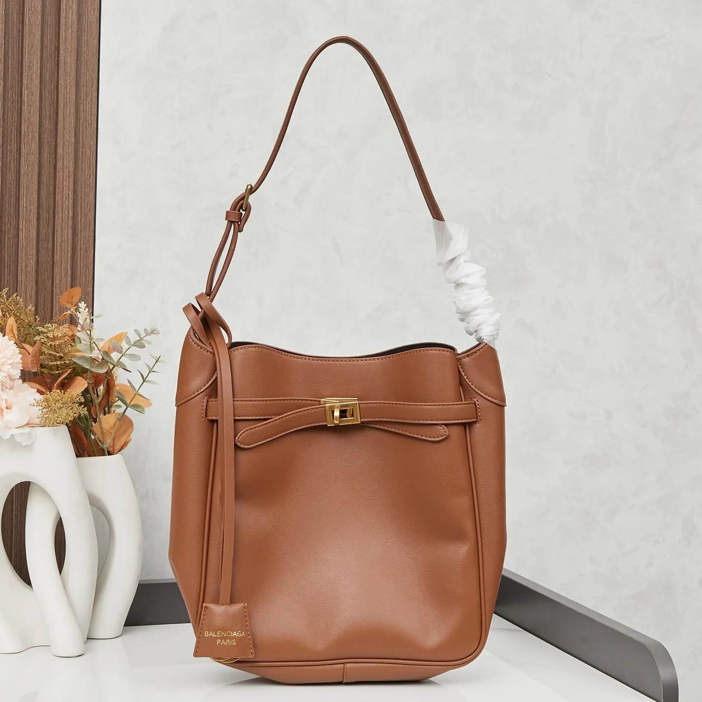 All Categories Official Website "Brand Women's Bags" Women's Bags 💙 BALENCIAGA 2025 Official Website New Balenciaga Crossbody Bag