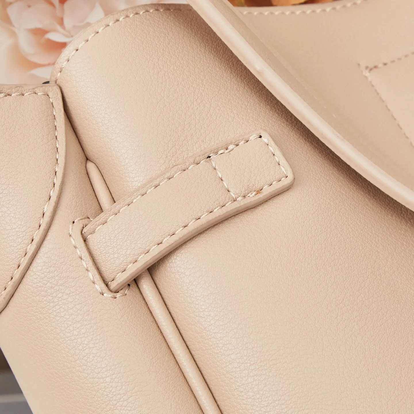 All Categories Official Website "Brand Women's Bags" Women's Bags 💙 BALENCIAGA 2025 Official Website New Balenciaga Crossbody Bag