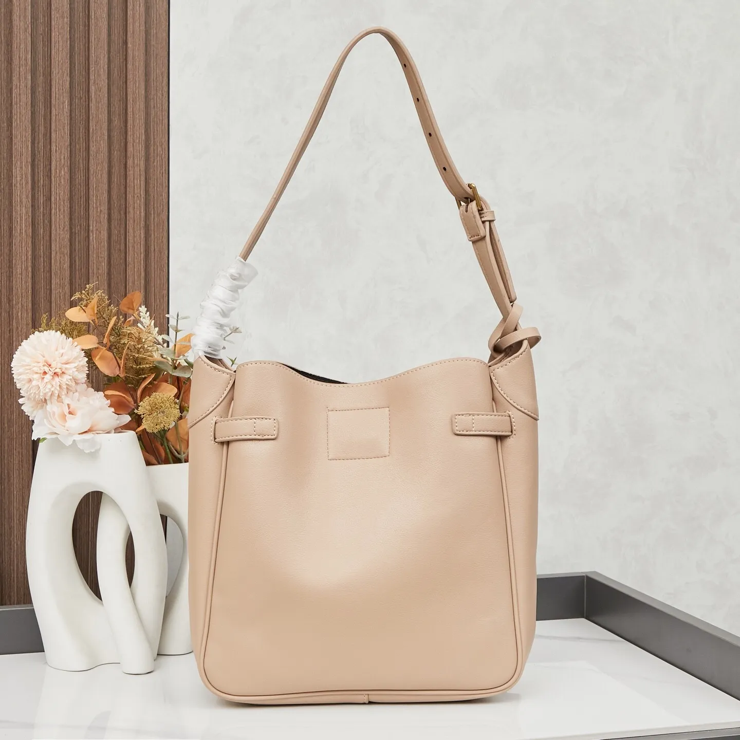 All Categories Official Website "Brand Women's Bags" Women's Bags 💙 BALENCIAGA 2025 Official Website New Balenciaga Crossbody Bag