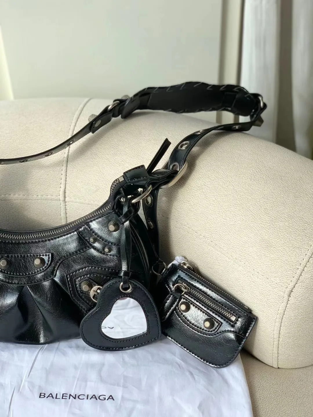 All categories Official website "Brand Women's Bags" Women's Bags 💙 BALENCIAGA Fine imitation BALENCIAGA, high imitation BALENCIAGA bag, BALENCIAGA crossbody bag, 2023 official latest version BALENCIAGA armpit bag, BALENCIAGA bag factory, recommended bag, size: 25-6-14C