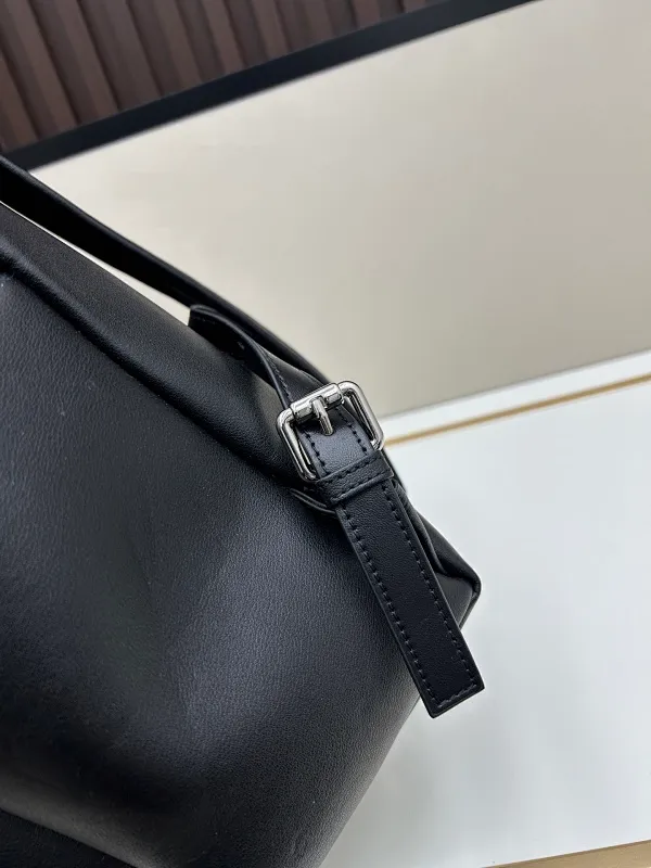 All Categories Balenciaga Women's Bags (Balenciaga) Balenciaga 9001