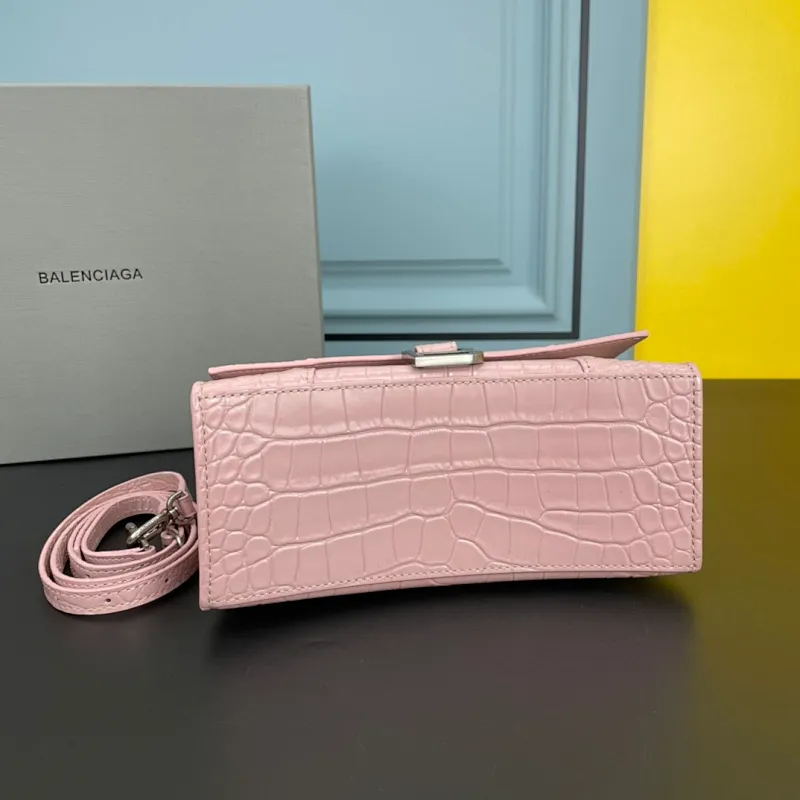 All categories Official website "Brand Women's Bags" Women's Bags 💙 BALENCIAGA 2022 Official New Balenciaga Hourglass Bag Wholesale Small size 58004300 Medium size 58004600 High quality Size: Small size 13-8-19CM Medium size 14-10-23