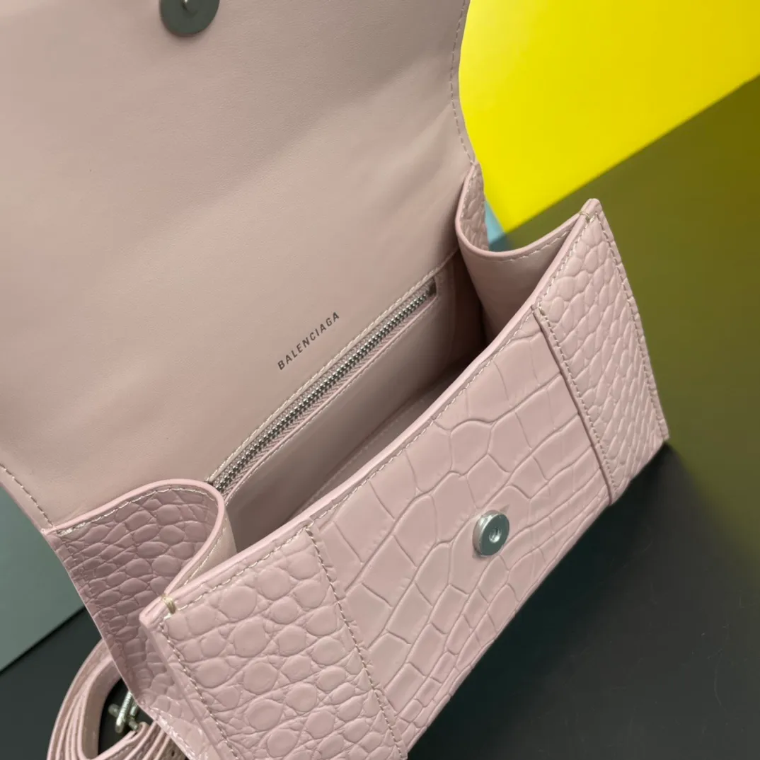 All categories Official website "Brand Women's Bags" Women's Bags 💙 BALENCIAGA 2022 Official New Balenciaga Hourglass Bag Wholesale Small size 58004300 Medium size 58004600 High quality Size: Small size 13-8-19CM Medium size 14-10-23