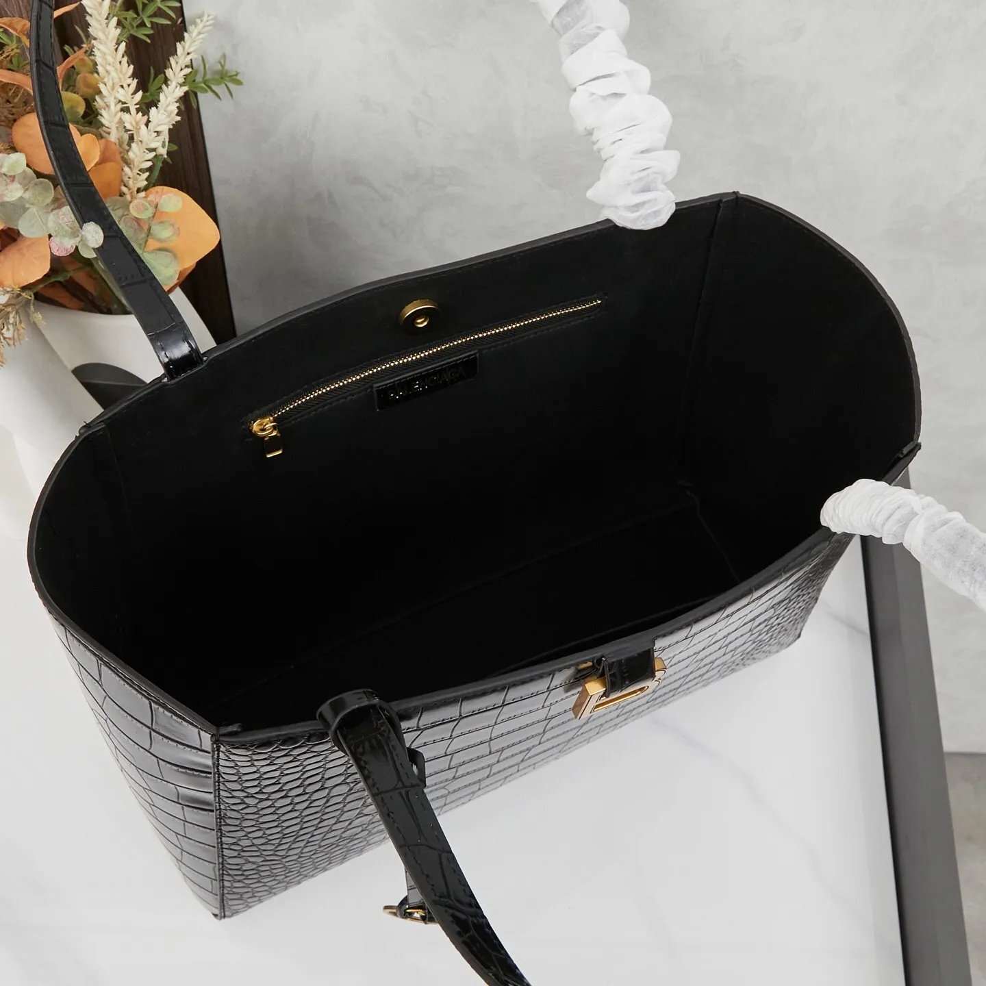 All Categories Official Website "Brand Women's Bags" Women's Bags 💙 BALENCIAGA 2025 Official Website New Balenciaga Crossbody Bag