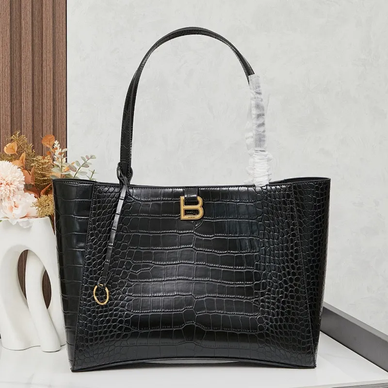 All Categories Official Website "Brand Women's Bags" Women's Bags 💙 BALENCIAGA 2025 Official Website New Balenciaga Crossbody Bag