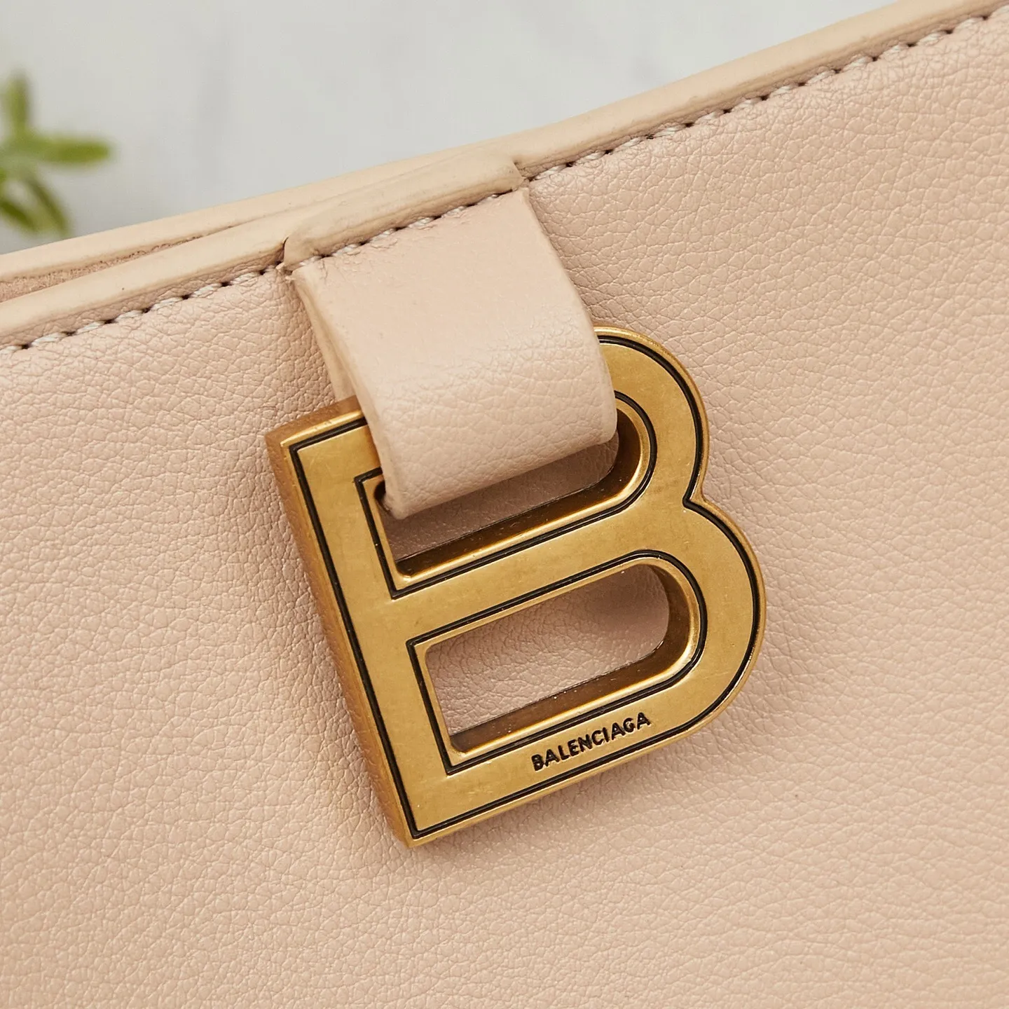 All Categories Official Website "Brand Women's Bags" Women's Bags 💙 BALENCIAGA 2025 Official Website New Balenciaga Crossbody Bag
