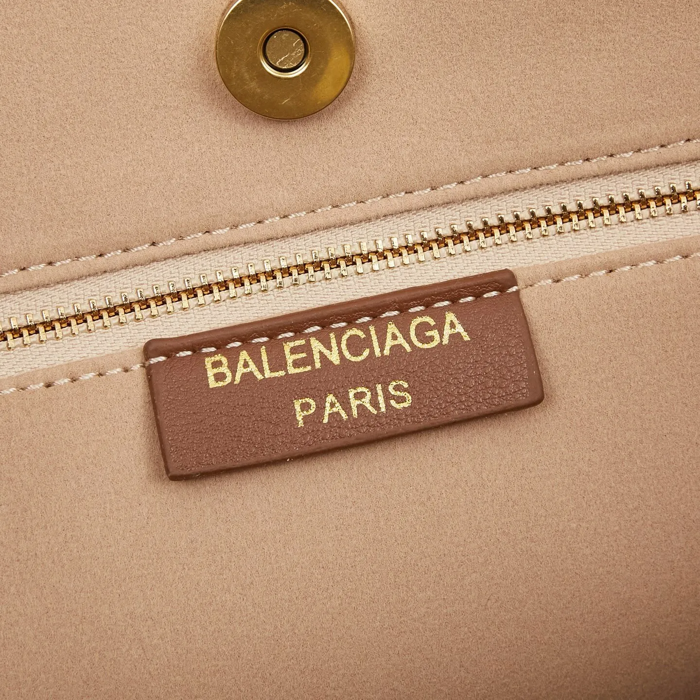 All Categories Official Website "Brand Women's Bags" Women's Bags 💙 BALENCIAGA 2025 Official Website New Balenciaga Crossbody Bag