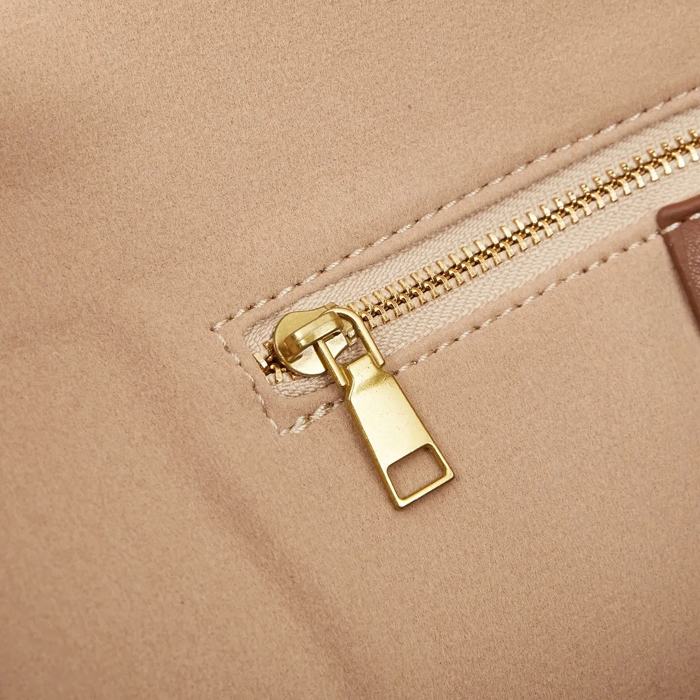 All Categories Official Website "Brand Women's Bags" Women's Bags 💙 BALENCIAGA 2025 Official Website New Balenciaga Crossbody Bag