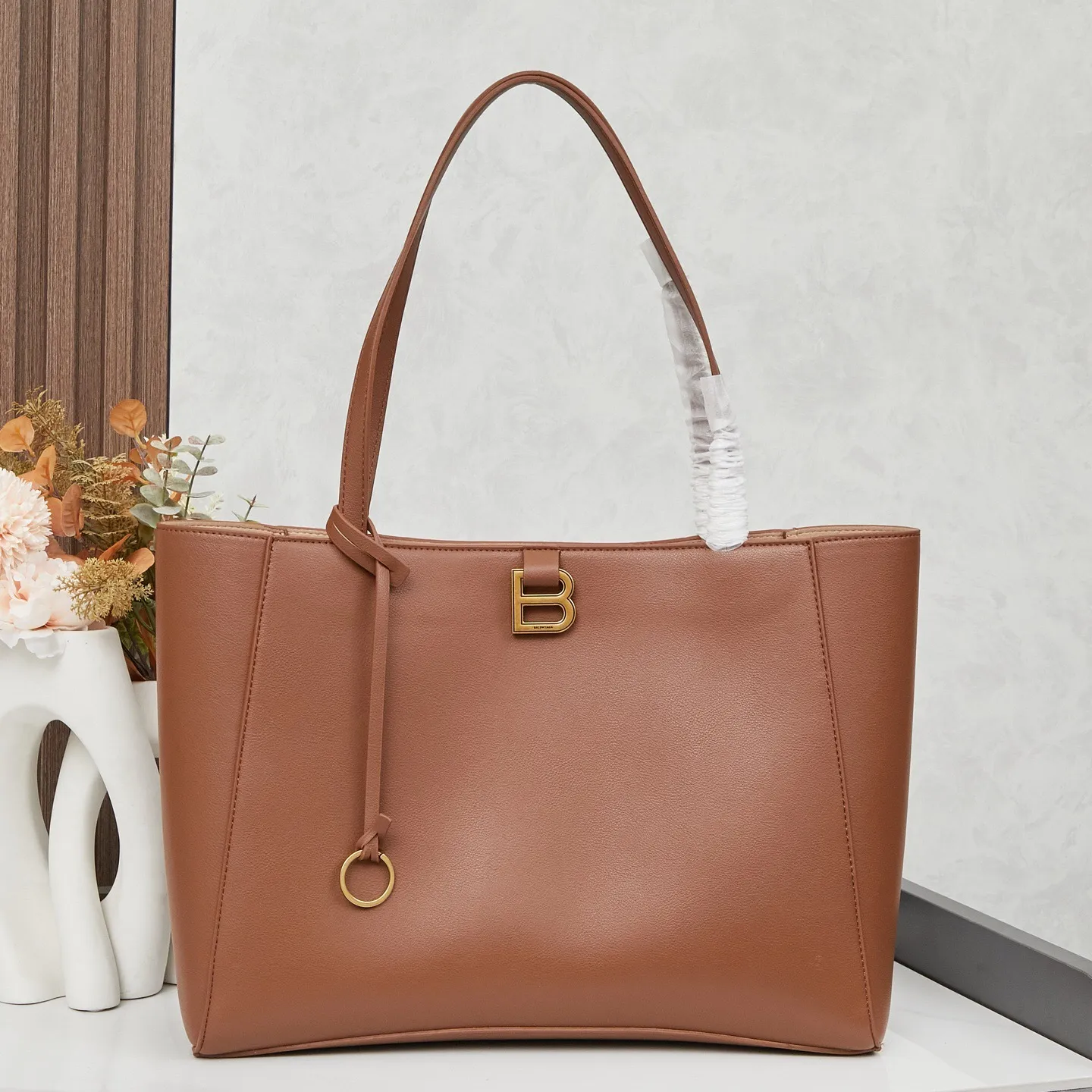 All Categories Official Website "Brand Women's Bags" Women's Bags 💙 BALENCIAGA 2025 Official Website New Balenciaga Crossbody Bag