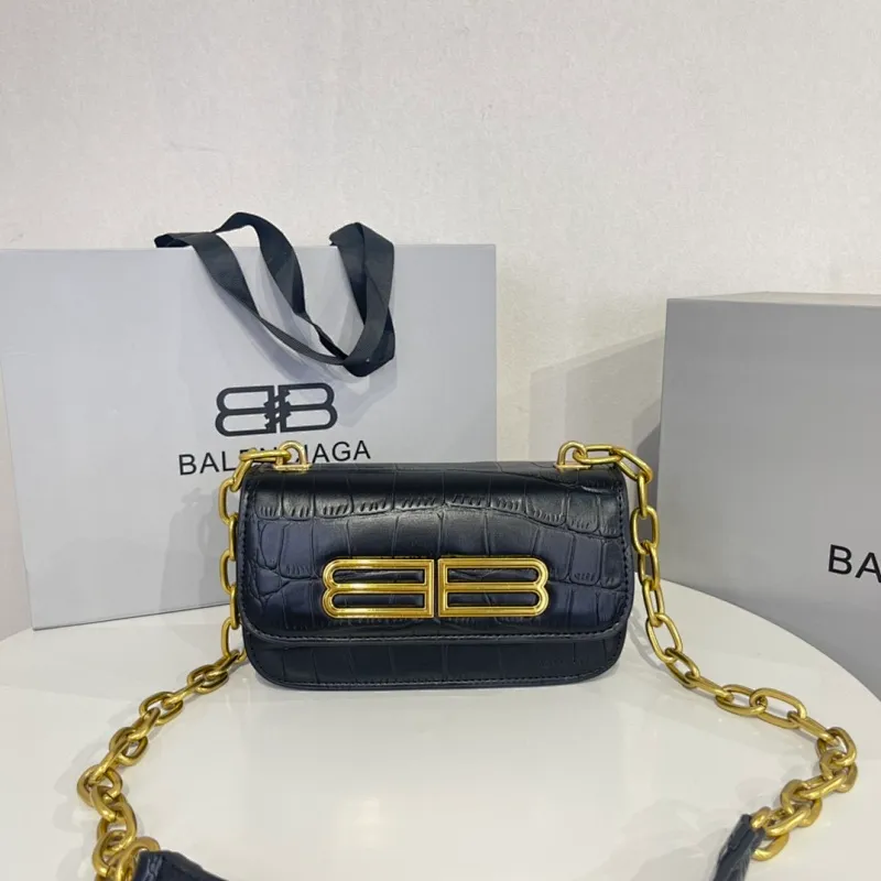 All categories Official website "Brand Women's Bags" Women's Bags 💙 BALENCIAGA 2022 Official New Balenciaga Crossbody Bag Wholesale 58001400 High Quality Size: 19-10-6.9CM