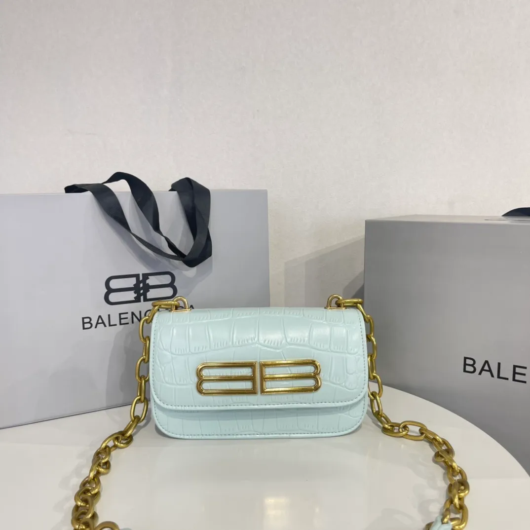 All categories Official website "Brand Women's Bags" Women's Bags 💙 BALENCIAGA 2022 Official New Balenciaga Crossbody Bag Wholesale 58001400 High Quality Size: 19-10-6.9CM