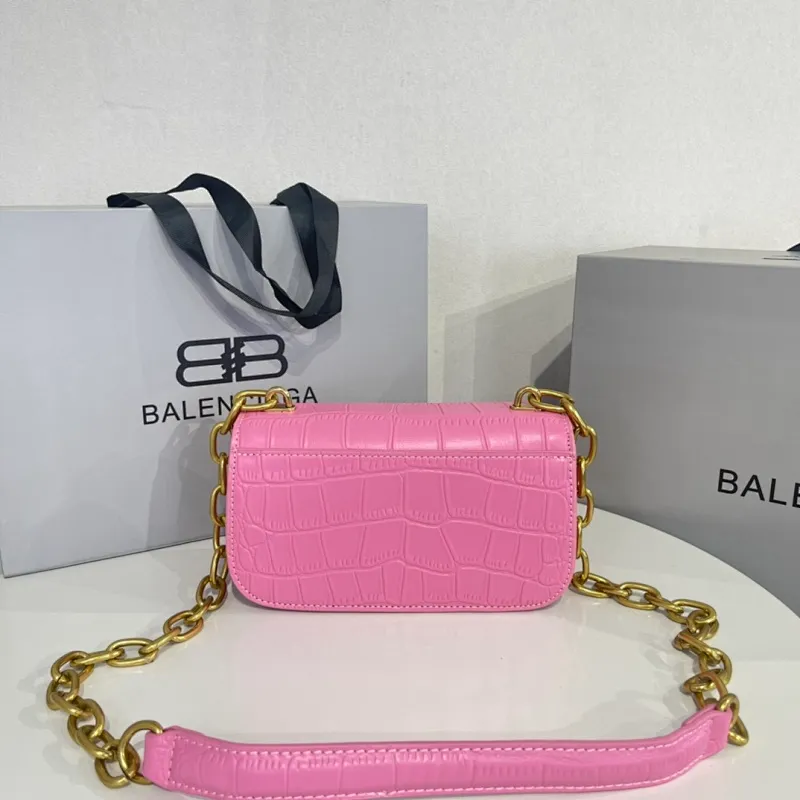 All categories Official website "Brand Women's Bags" Women's Bags 💙 BALENCIAGA 2022 Official New Balenciaga Crossbody Bag Wholesale 58001400 High Quality Size: 19-10-6.9CM