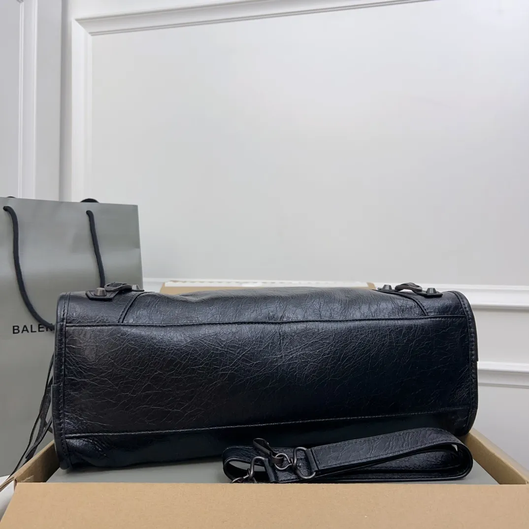 All categories Balenciaga Women's Bags (Balenciaga) Balenciaga 3825