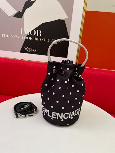 All categories Official website "Brand Women's Bags" Women's Bags 💙 BALENCIAGA 2023 latest Balenciaga bucket bag