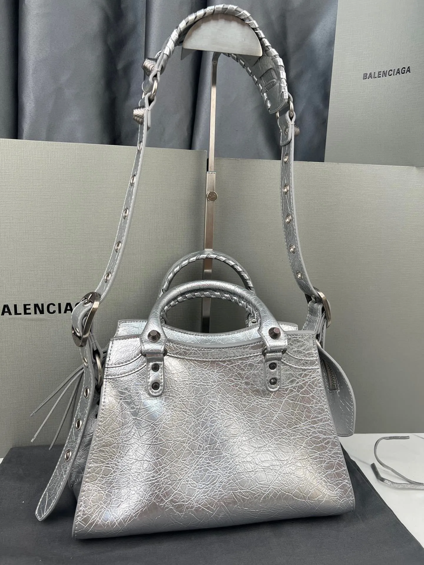 All categories Official website "Brand Women's Bags" Women's Bags 💙 BALENCIAGA 2023 latest Balenciaga crossbody bag