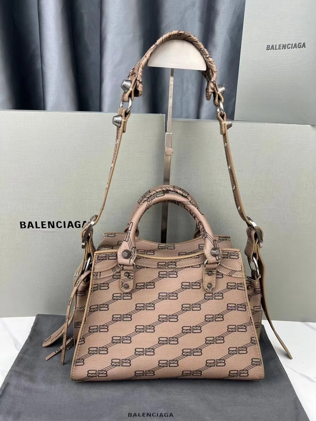 All categories Official website "Brand Women's Bags" Women's Bags 💙 BALENCIAGA 2023 latest Balenciaga crossbody bag