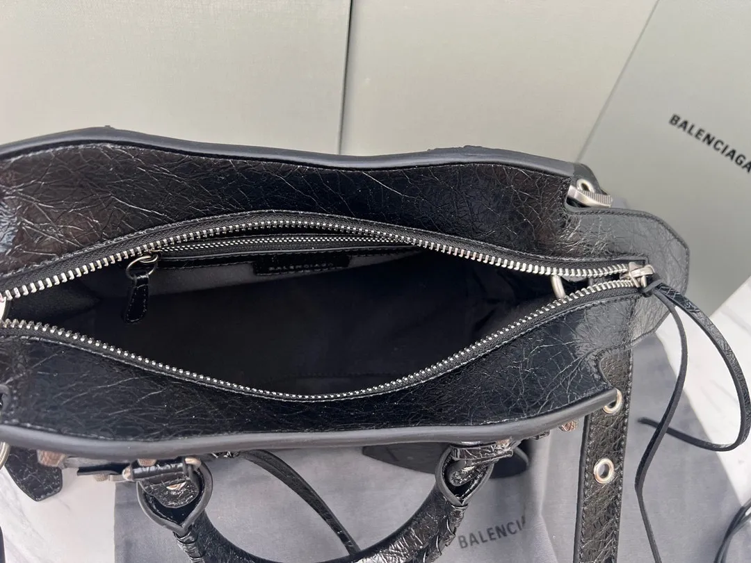 All categories Official website "Brand Women's Bags" Women's Bags 💙 BALENCIAGA 2023 latest Balenciaga crossbody bag