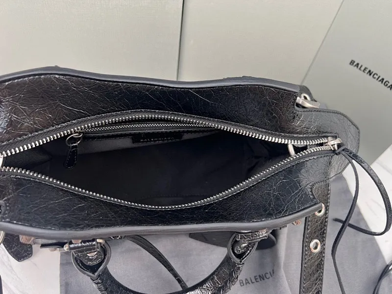All categories Official website "Brand Women's Bags" Women's Bags 💙 BALENCIAGA 2023 latest Balenciaga crossbody bag