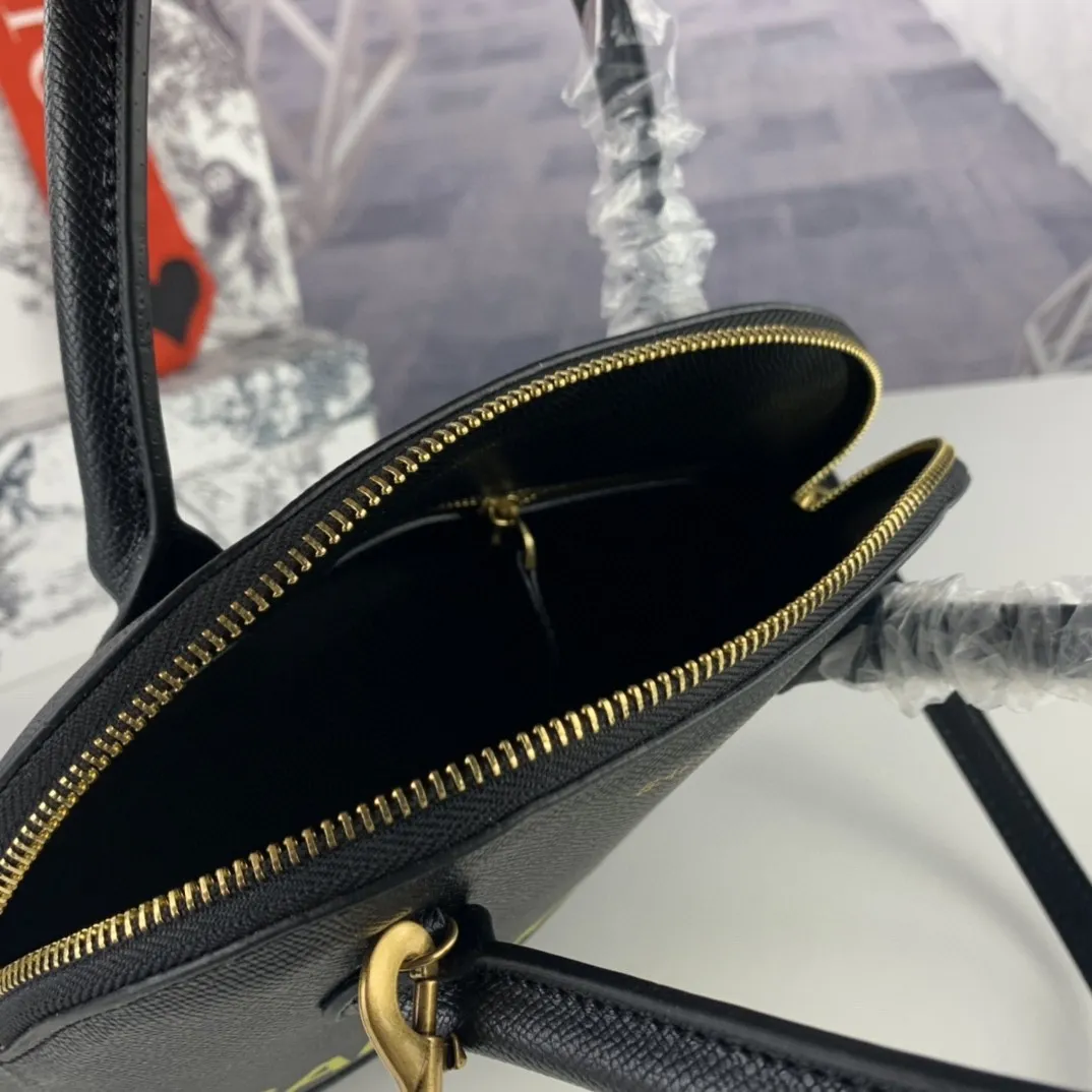 All categories Balenciaga Women's Bags (Balenciaga) Balenciaga, 6677