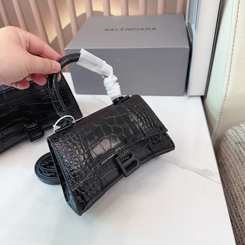 All Categories Official Website "Brand Women's Bags" Women's Bags 💙 BALENCIAGA 2026 New BALENCIAGA Crossbody Bag