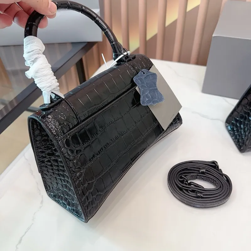All Categories Official Website "Brand Women's Bags" Women's Bags 💙 BALENCIAGA 2026 New BALENCIAGA Crossbody Bag
