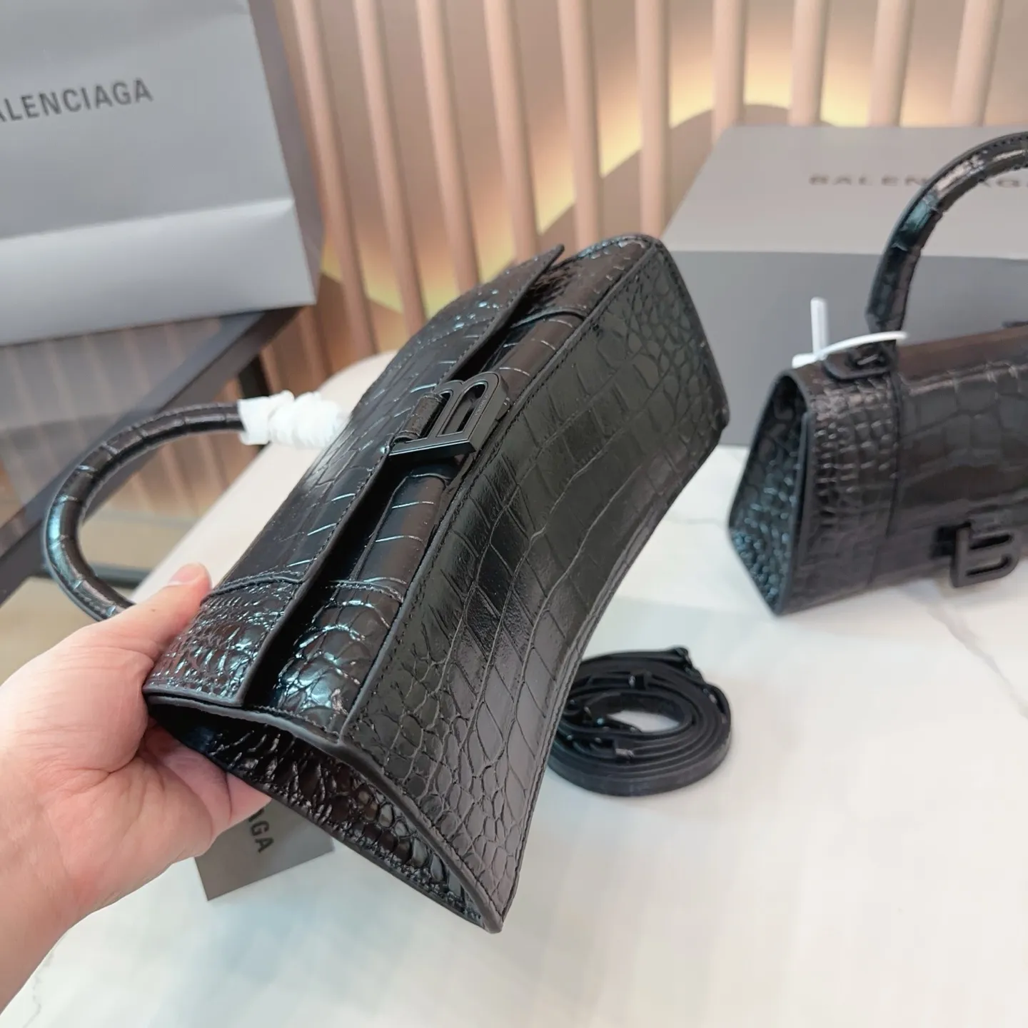 All Categories Official Website "Brand Women's Bags" Women's Bags 💙 BALENCIAGA 2026 New BALENCIAGA Crossbody Bag