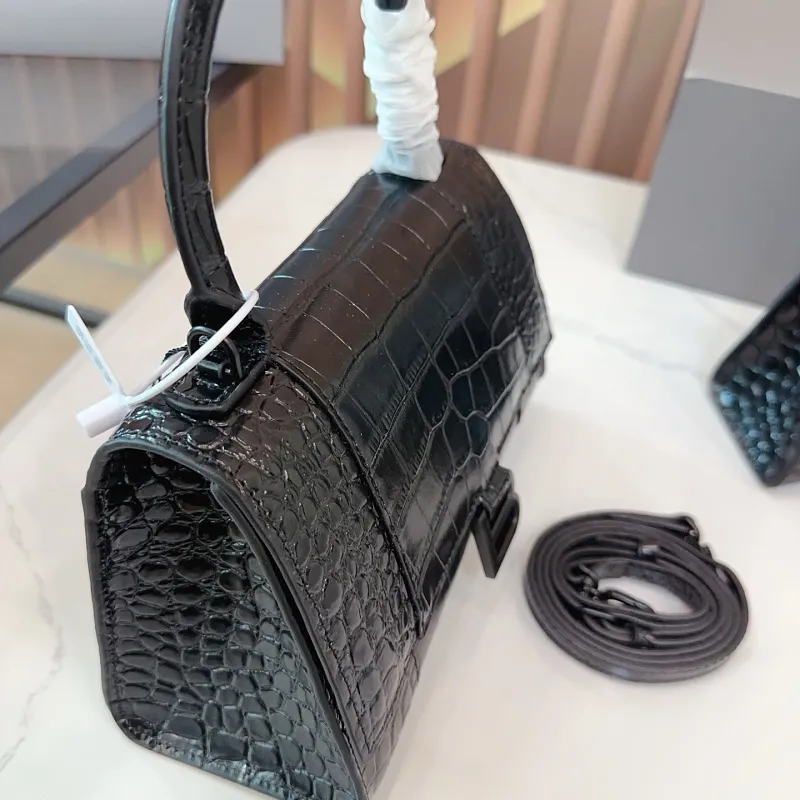 All Categories Official Website "Brand Women's Bags" Women's Bags 💙 BALENCIAGA 2026 New BALENCIAGA Crossbody Bag