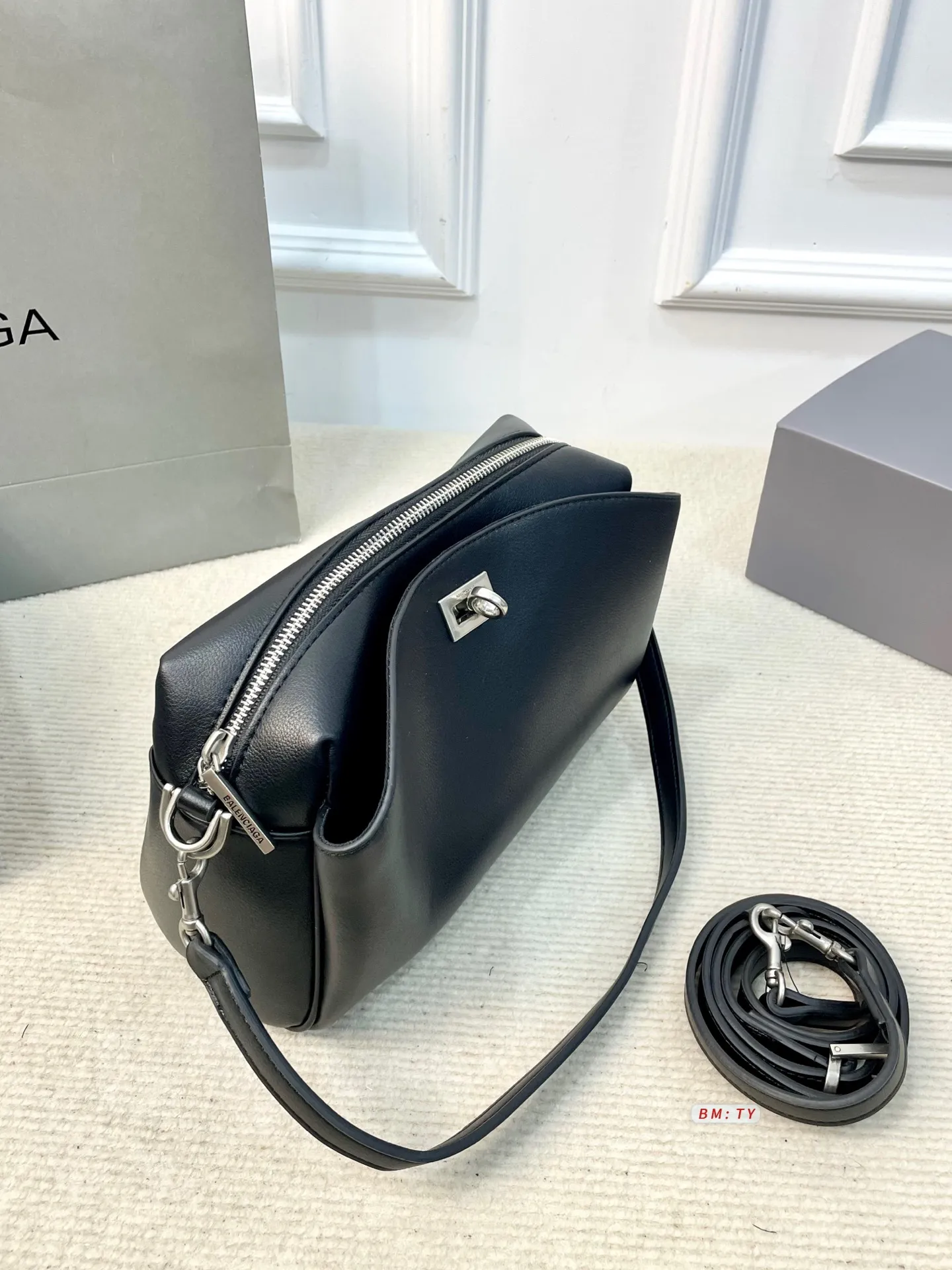 All Categories Official Website "Brand Women's Bags" Women's Bags 💙 BALENCIAGA 2025 New Balenciaga Crossbody Bag