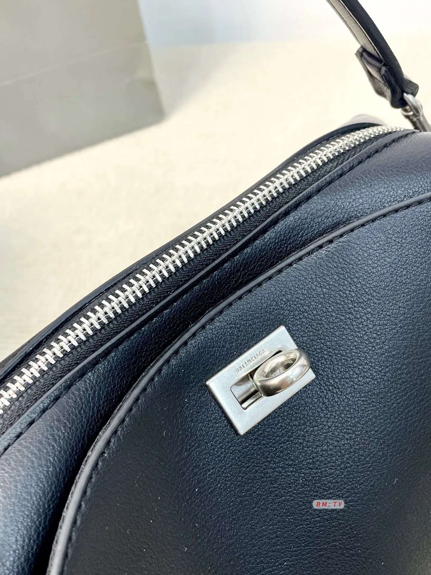 All Categories Official Website "Brand Women's Bags" Women's Bags 💙 BALENCIAGA 2025 New Balenciaga Crossbody Bag