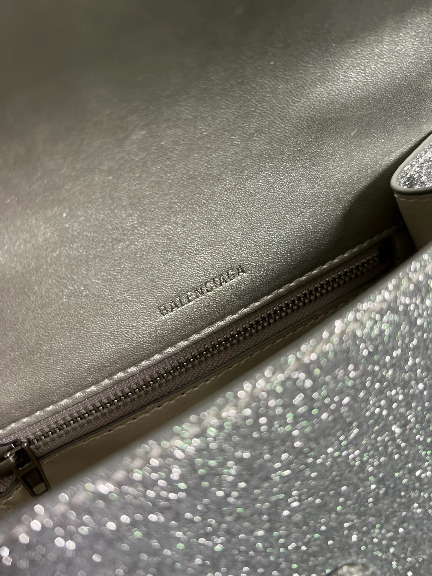 All Categories Official Website "Brand Women's Bags" Women's Bags 💙 BALENCIAGA 2026 New BALENCIAGA Crocodile Pattern Buckle Hourglass Bag