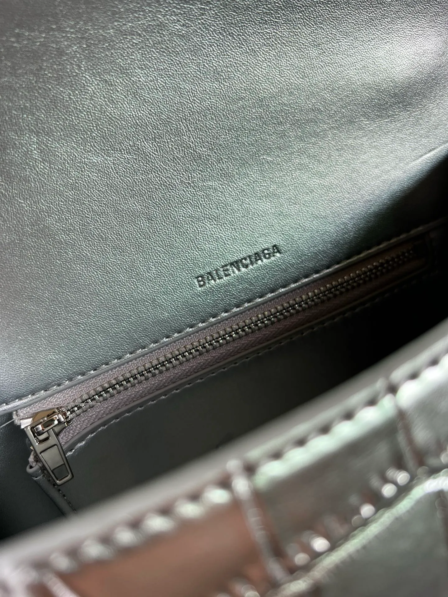 All Categories Official Website "Brand Women's Bags" Women's Bags 💙 BALENCIAGA 2026 New BALENCIAGA Crocodile Pattern Buckle Hourglass Bag