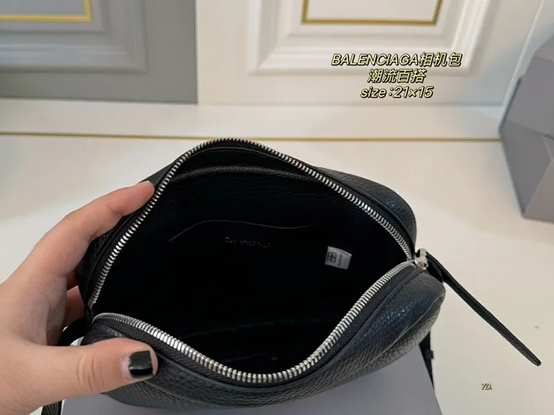 All Categories Official Website "Brand Women's Bags" Women's Bags 💙 BALENCIAGA 2024 Official Website New Balenciaga Crossbody Bag