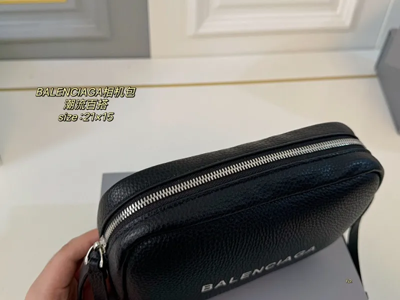 All Categories Official Website "Brand Women's Bags" Women's Bags 💙 BALENCIAGA 2024 Official Website New Balenciaga Crossbody Bag