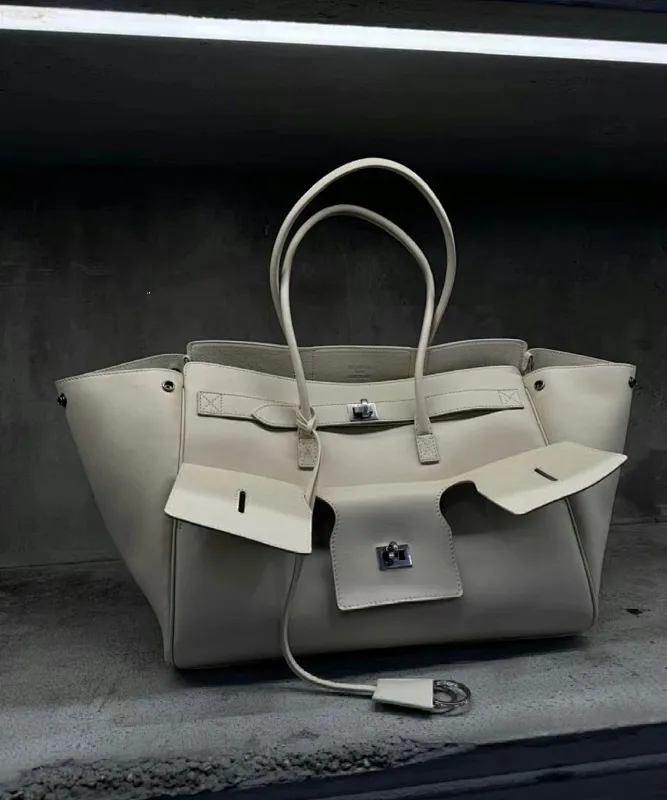 All categories Balenciaga Women's Bags (Balenciaga) Balenciaga 2528