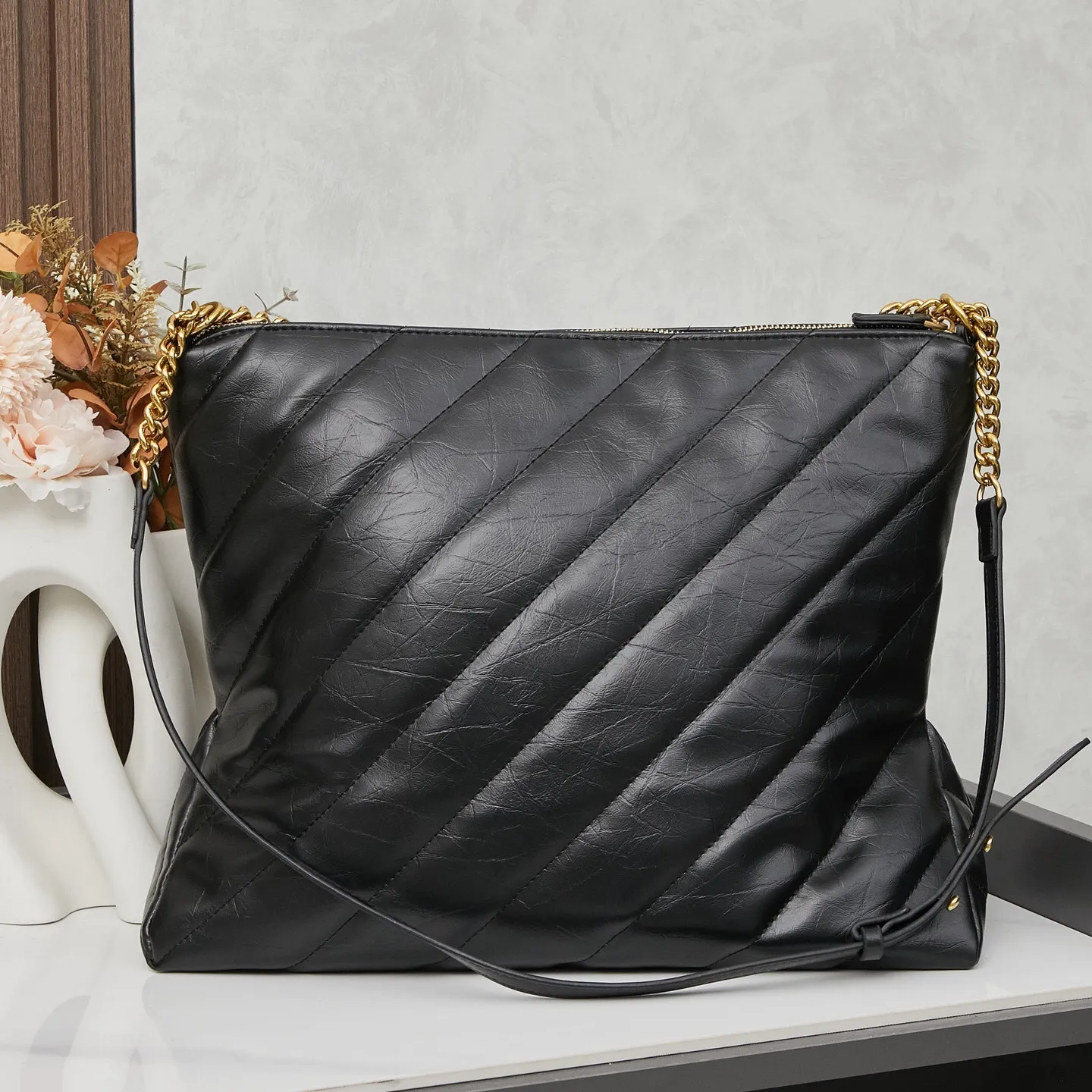All Categories Official Website "Brand Women's Bags" Women's Bags 💙 BALENCIAGA 2025 Official Website New Balenciaga Crossbody Bag