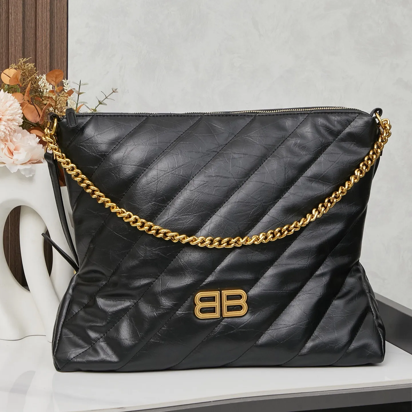 All Categories Official Website "Brand Women's Bags" Women's Bags 💙 BALENCIAGA 2025 Official Website New Balenciaga Crossbody Bag