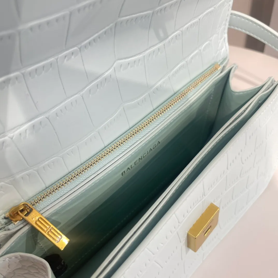 All categories Official website "Brand Women's Bags" Women's Bags 💙 BALENCIAGA 2022 Official New Balenciaga Crossbody Bag Wholesale 58001550 High Quality Size: 23.5-12.4-10.4CM