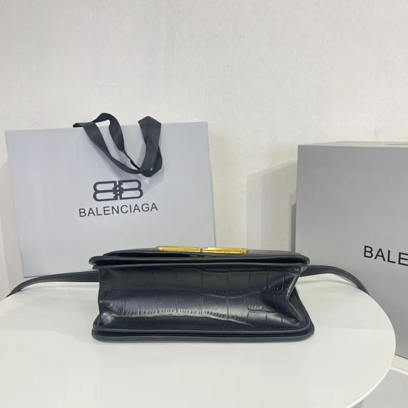 All categories Official website "Brand Women's Bags" Women's Bags 💙 BALENCIAGA 2022 Official New Balenciaga Crossbody Bag Wholesale 58001550 High Quality Size: 23.5-12.4-10.4CM