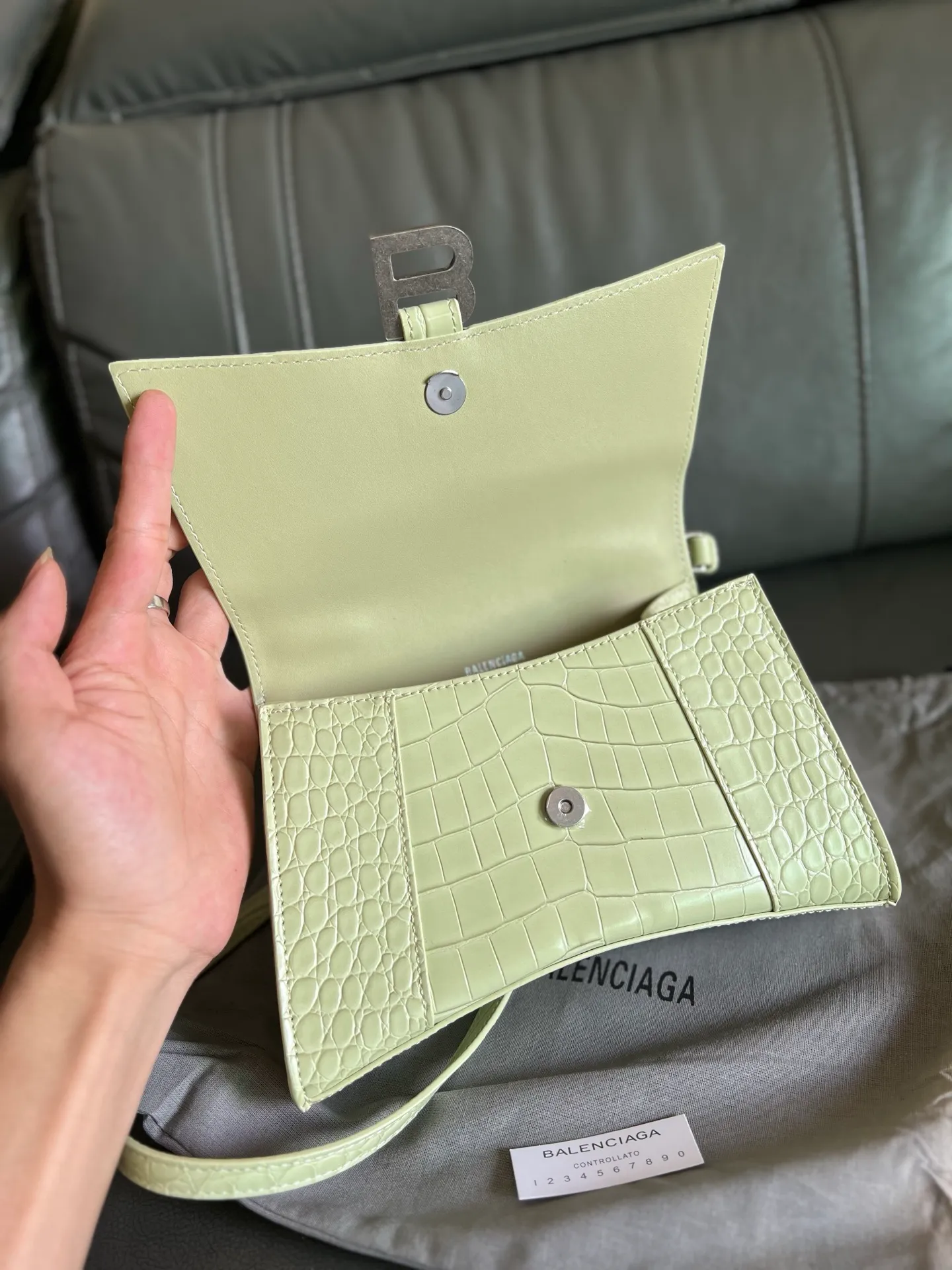All Categories Official Website "Brand Women's Bags" Women's Bags 💙 BALENCIAGA 2026 New BALENCIAGA Crocodile Pattern Buckle Hourglass Bag